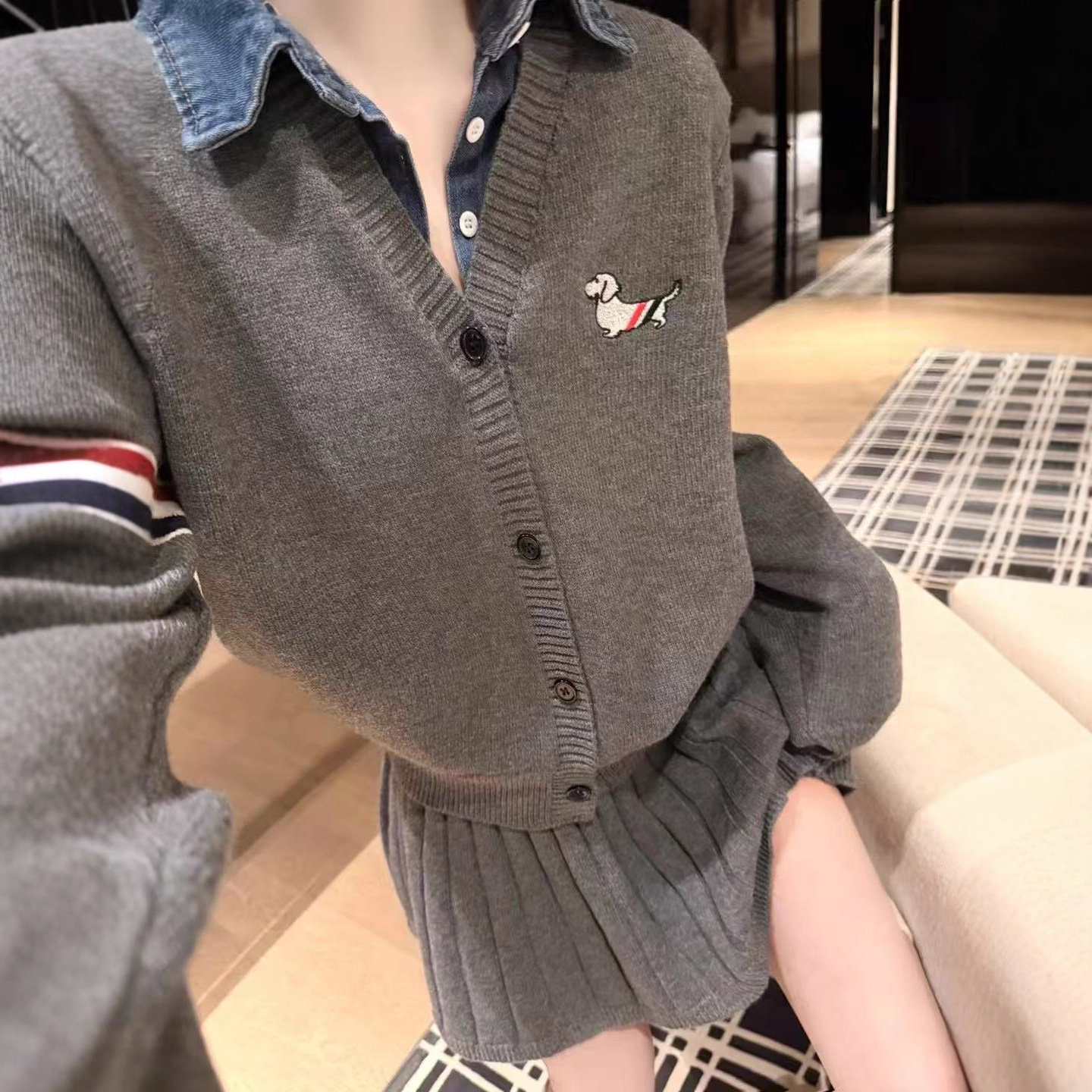 College Style Outfit for Women: Embroidered Puppy Patchwork Denim Collar Knit Cardigan and Elastic Waist Pleated Skirt, Age-Reducing Two-Piece Set