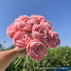 手作りローズウールかぎ針編み完成品造花卸売中国のバレンタインデー織り永遠の花グラデーションブーケバレンタインデー