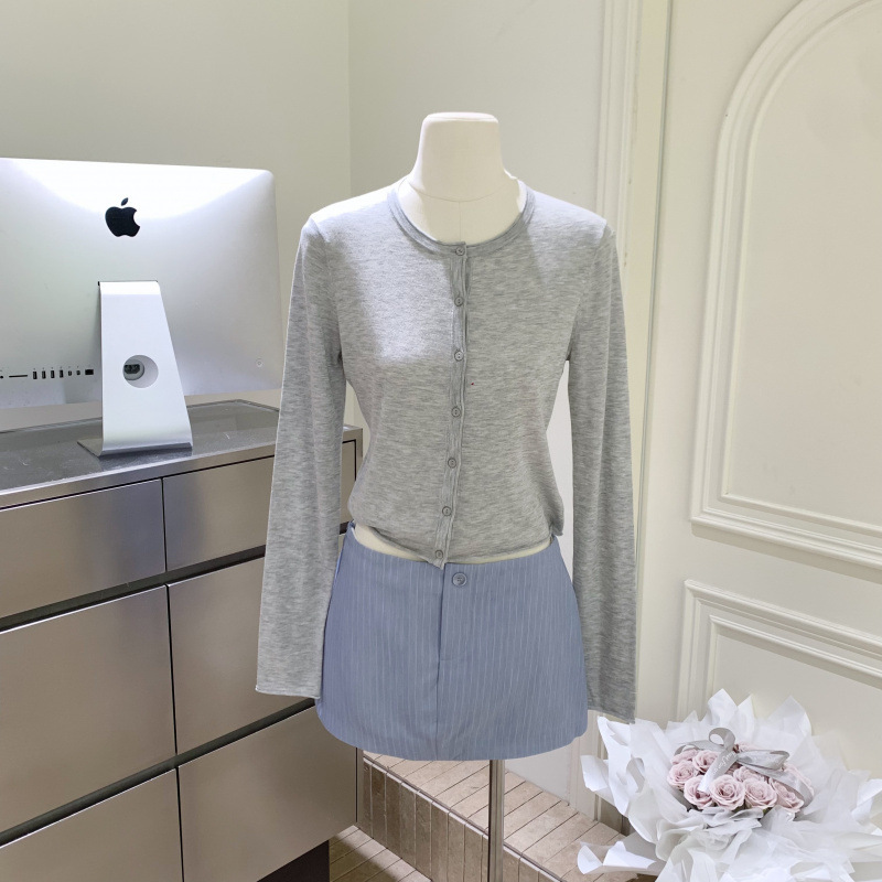 Senna Nuonuo Same Style 2026 Summer Light Gray/Beige/Black Knitted Cardigan Senna Nuonuo Same Style 2026 Summer Light Gray/Beige/Black Knitted Cardigan