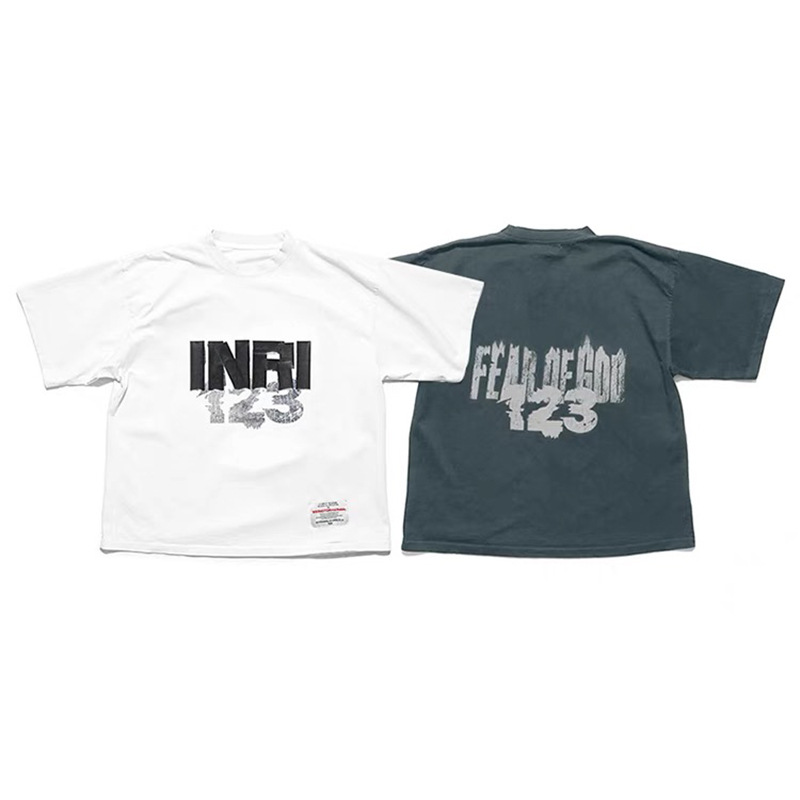 FEAR OF GOD × RRR123 INRI letra impresa hombre camiseta de manga corta casual suelta