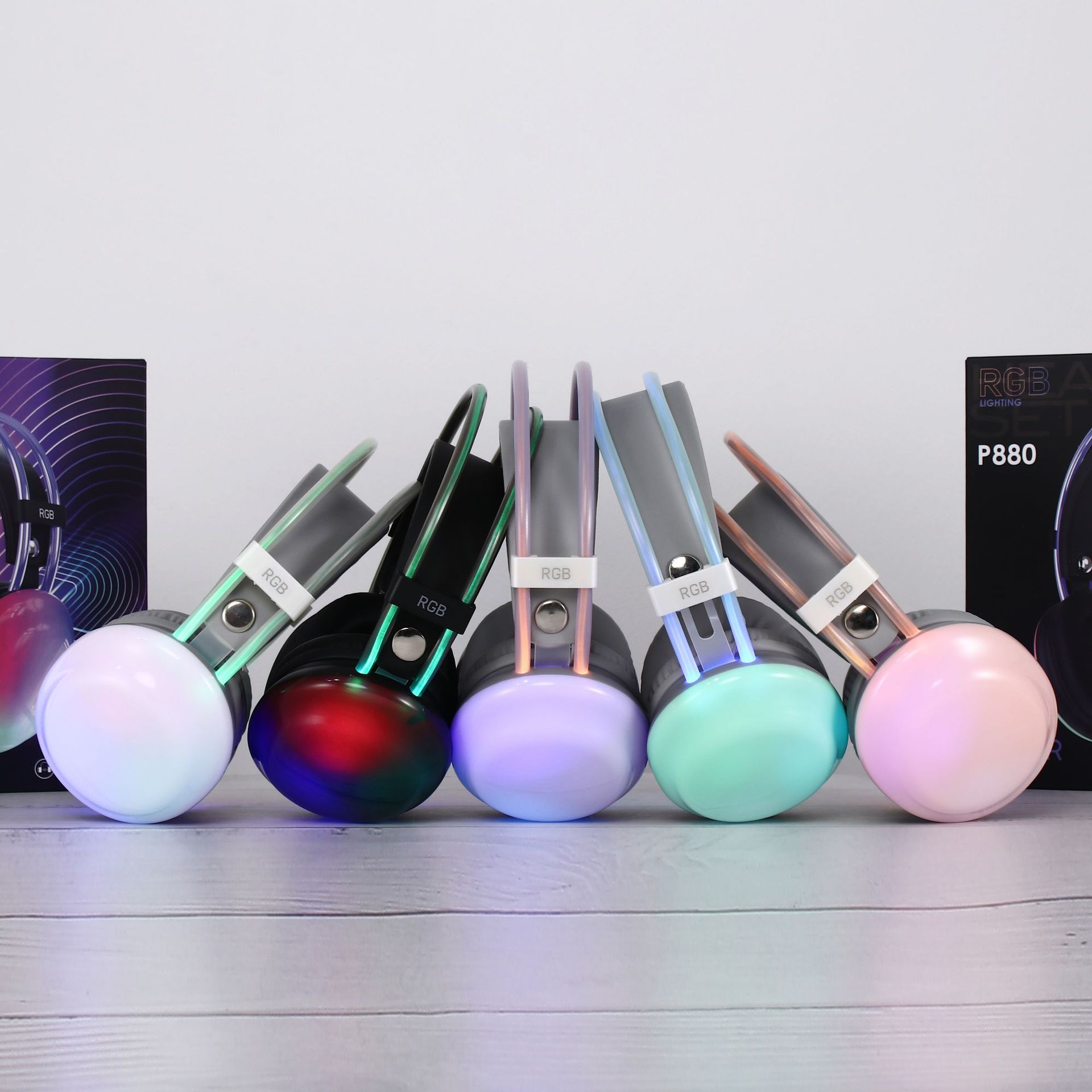 Nuevo auricular Bluetooth montado en la cabeza transfronterizo, auricular inalámbrico RGB luminoso de graves pesados, duración de la batería ultralarga y reducción de ruido