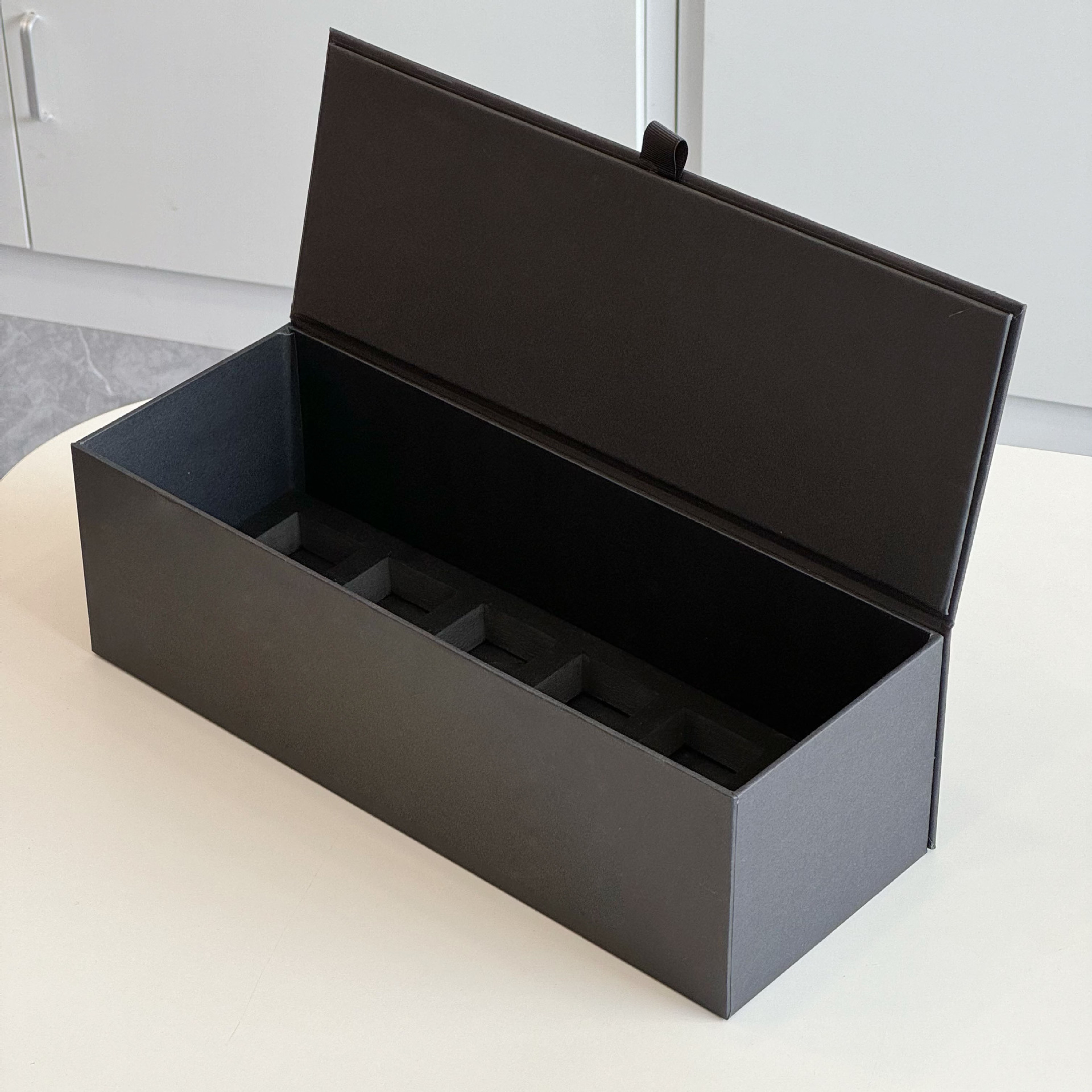 Black large capacity flip box; 34.5*13.11cm