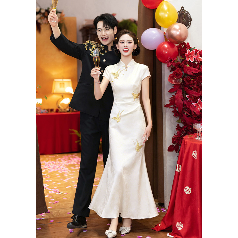 Elegant and classy Chinese-style champagne-colored cheongsam engagement dress, suitable for daily wear, toasting dress, bride's wedding dress Elegant and classy Chinese-style champagne-colored cheongsam engagement dress, suitable for daily wear, toasting dress, bride's wedding dress