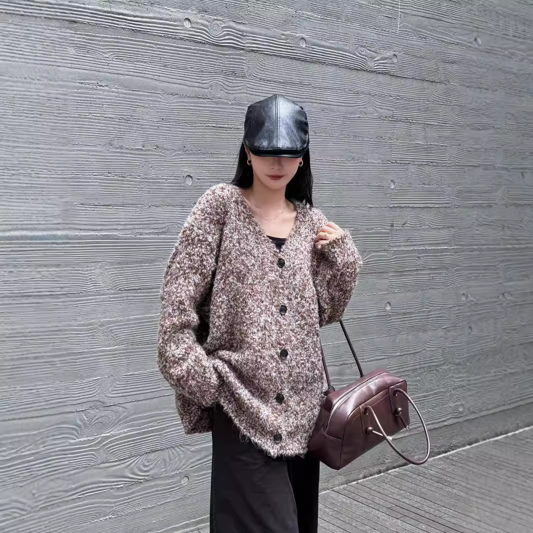 24 invierno Puyuan 2024 otoño nuevo estilo coreano suelto de cuello en V cardigan de punto sensación de diseño image 1