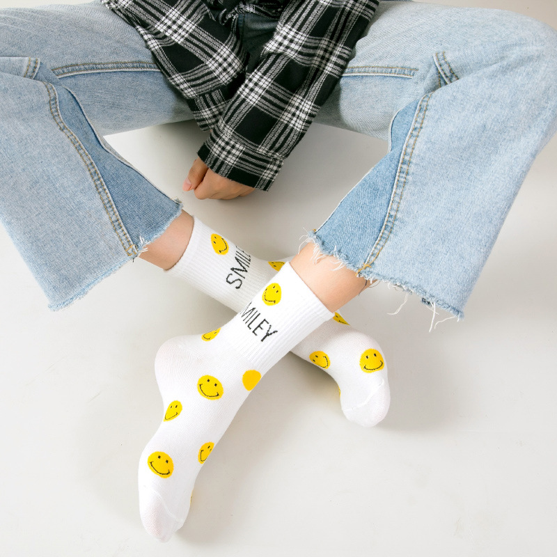 Calcetines de cara sonriente calcetines de algodón de primavera y otoño para mujer calcetines de media pantorrilla estilo preppy a rayas de moda largos calcetines de algodón deportivos de otoño medias