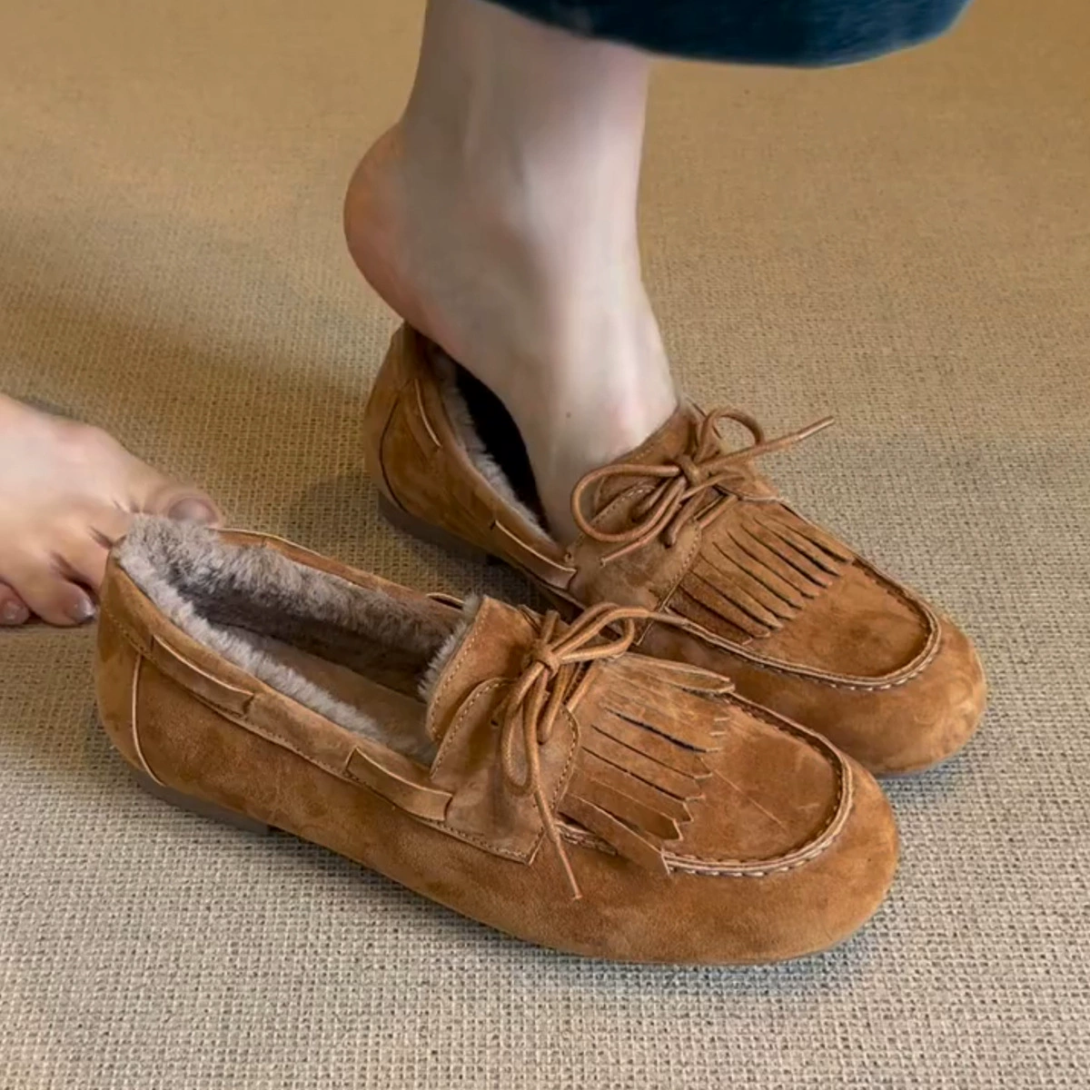 Ретро один педаль плюс бархатные бобовые ботинки женские матовые кисточки