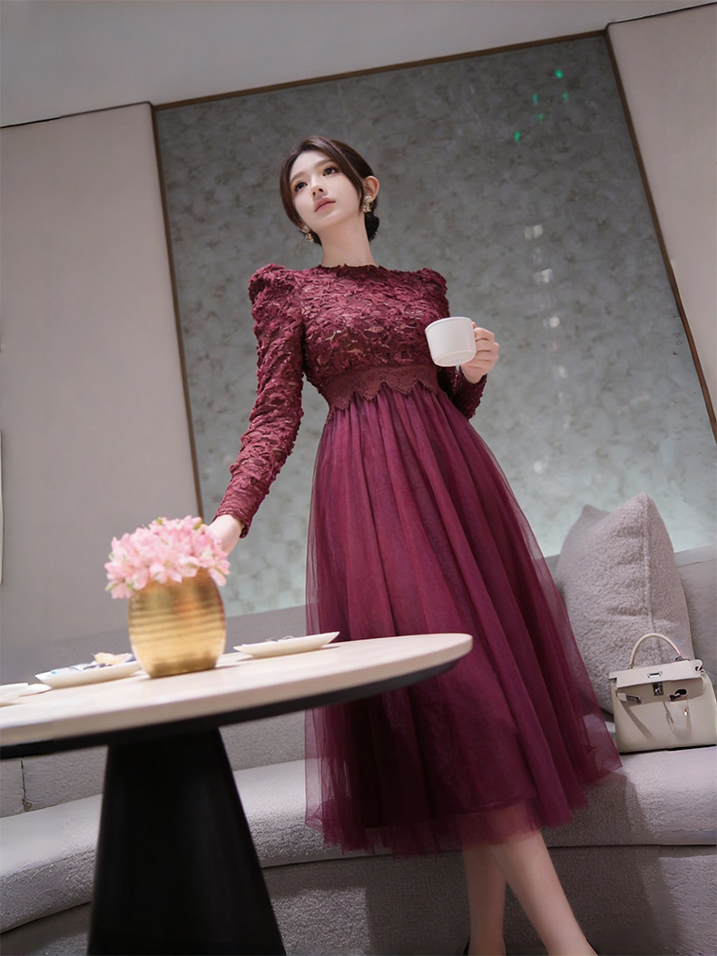 Đầm maxi nữ cổ tròn ren phối lưới thắt eo dáng dài — Thuốc lá tím chi tiết 5