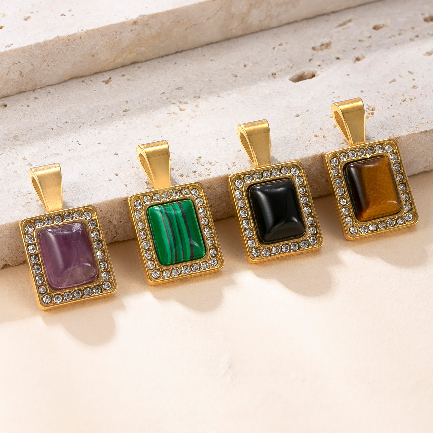 Colgante único Collar de acero inoxidable transfronterizo Sensación premium Accesorios de colgante chapado en oro de 18k Diamante de fundición Fábrica de joyas de acero de titanio