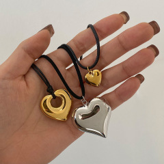 傑鼎欧米ステンレス愛ペンダントネックレス高級感鎖骨鎖チタン鋼アクセサリークロスボーダーnecklace