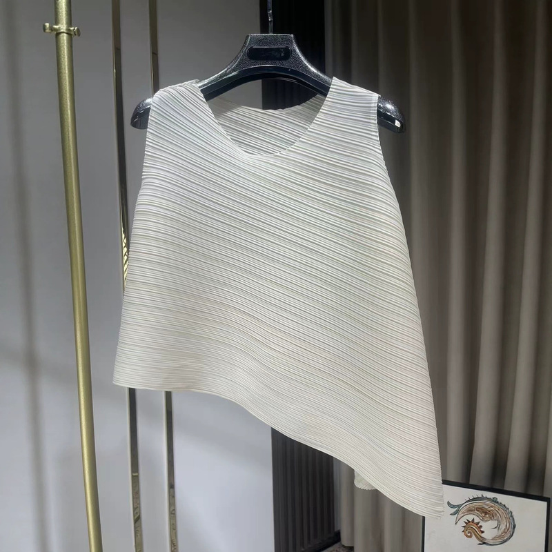 Factory Direct Delivery of High-End Miyake Pleated Tops for Women, Summer Large Size Loose Irregular Sleeveless T-Shirt Vest for Outerwear