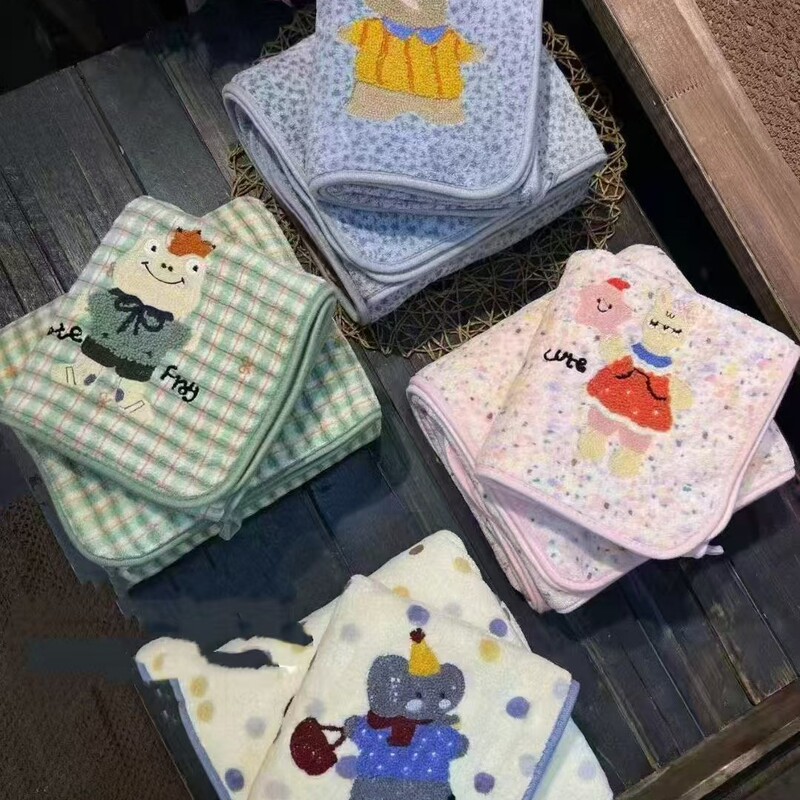 New coral fleece towel and bath towel for home use, embroidered frog design, soft and absorbent, face towel and bath towel wholesale