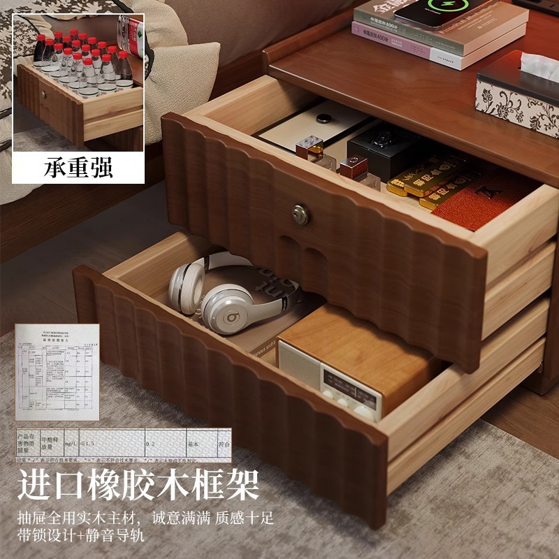 Mesita de noche de estilo antiguo de madera maciza Dormitorio doméstico 2025 estilo explosivo con cerradura Armario de almacenamiento de cabecera de alta gama de lujo ligero