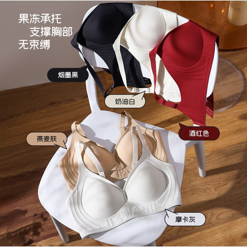 無痕下着の女性の胸が集まって副乳を収めて垂れ下がることを防止します。