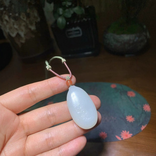 Jin Yu Tang Xinjiang Hetian jade suet jade lotus brand white, delicate and greasy, as well as fat, carved lotus flowers bloom and riches