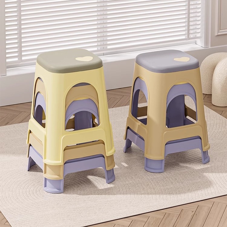 现代简约椅子爱心高凳方凳塑料凳子可叠放摞叠家用加厚餐桌板凳