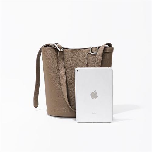 New autumn and winter retro bucket bag, niche simple and fashionable mother-in-law bag, casual and versatile large-capacity crossbody shoulder bag