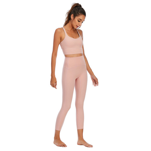 New European and American-style sporty, bare-feel yoga wear set: Sleek back Lulu bra for a seamless look, paired with high-waisted, booty-enhancing fitness pants.