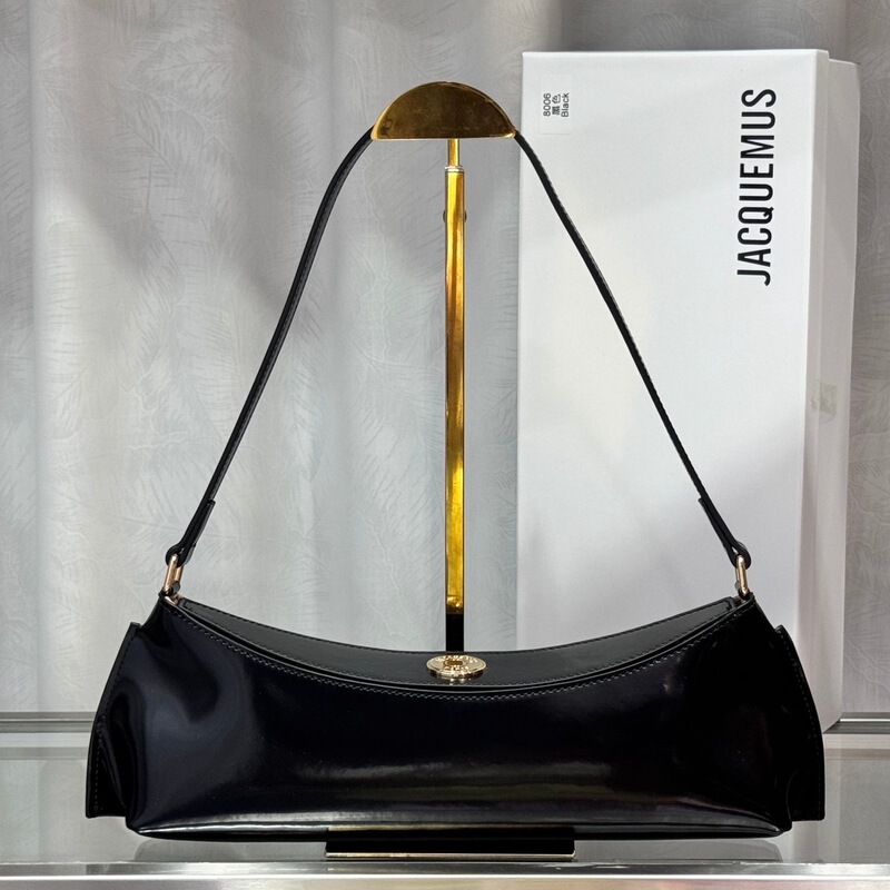 Jacquemus New Niche Design French Crescent-Shaped Shoulder Armpit Bag Is Fashionable, Retro and High-End