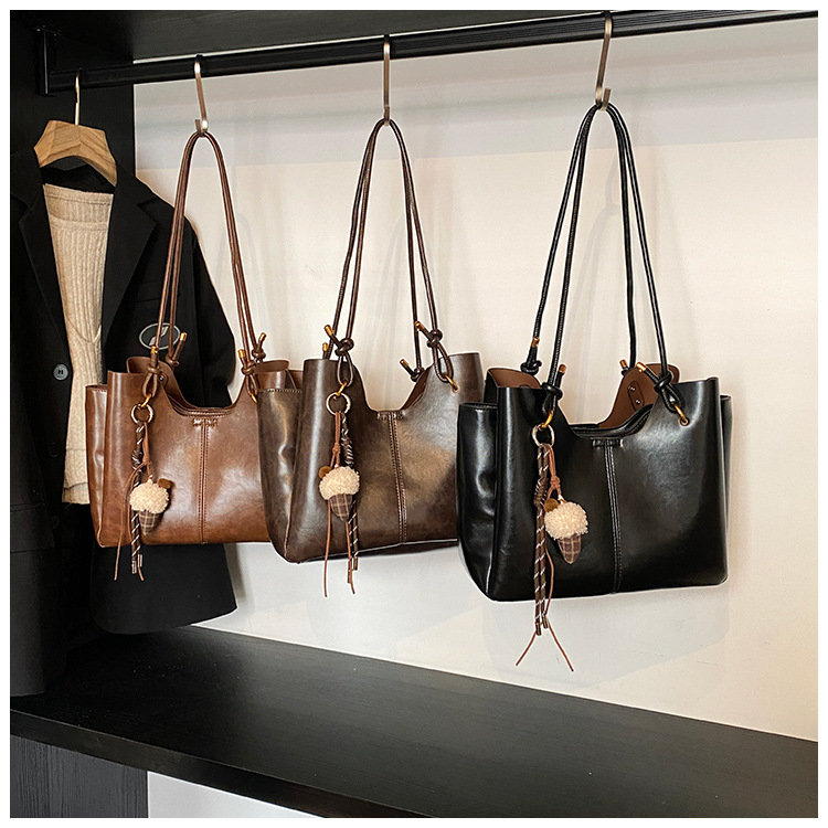 2025 Autumn and Winter New Three-Layer Large Capacity Tote Bag Retro Fashion High-End Women's Commuting Shoulder Handbag