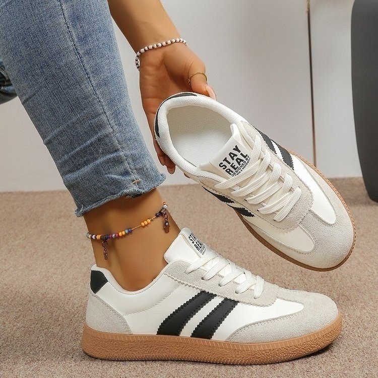 Zapatos de entrenamiento de base plana para mujeres 2025, primavera y otoño, zapatos de skate de comercio exterior de tamaño grande, zapatos casuales de moda, zapatos blancos para mujeres