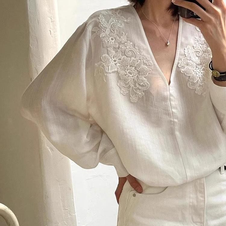 White Shirt 2026 New Style for Women, Summer High-End Hong Kong Style Retro Chic Mature French Niche Top White Shirt 2026 New Style for Women, Summer High-End Hong Kong Style Retro Chic Mature French Niche Top