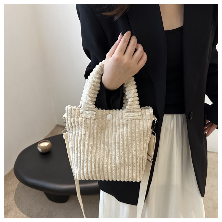 2025 New niche and fresh bucket bag, cute, fashionable and casual crossbody bag, versatile solid color handbag wholesale undefined