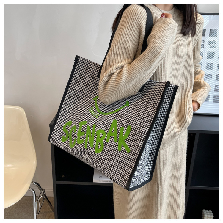 Women's Medium All Seasons Oxford Cloth Letter Plaid Fashion Square Zipper Tote Bag display picture 4