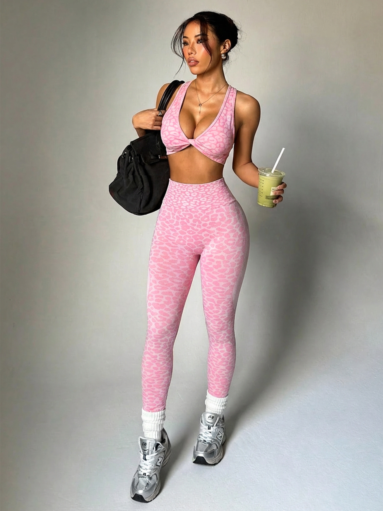 Nuevos trajes de yoga de leopardo transfronterizos ropa interior mujer torcida espalda entrenamiento físico al aire libre correr pantalones deportivos