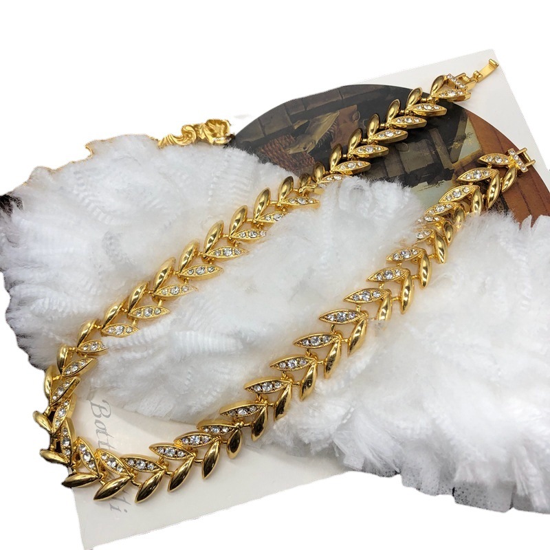 Estilo retro francés forma de la hoja chapado en oro collar de oro pulsera de lujo de Luz elegante collar de diamantes pulsera traje