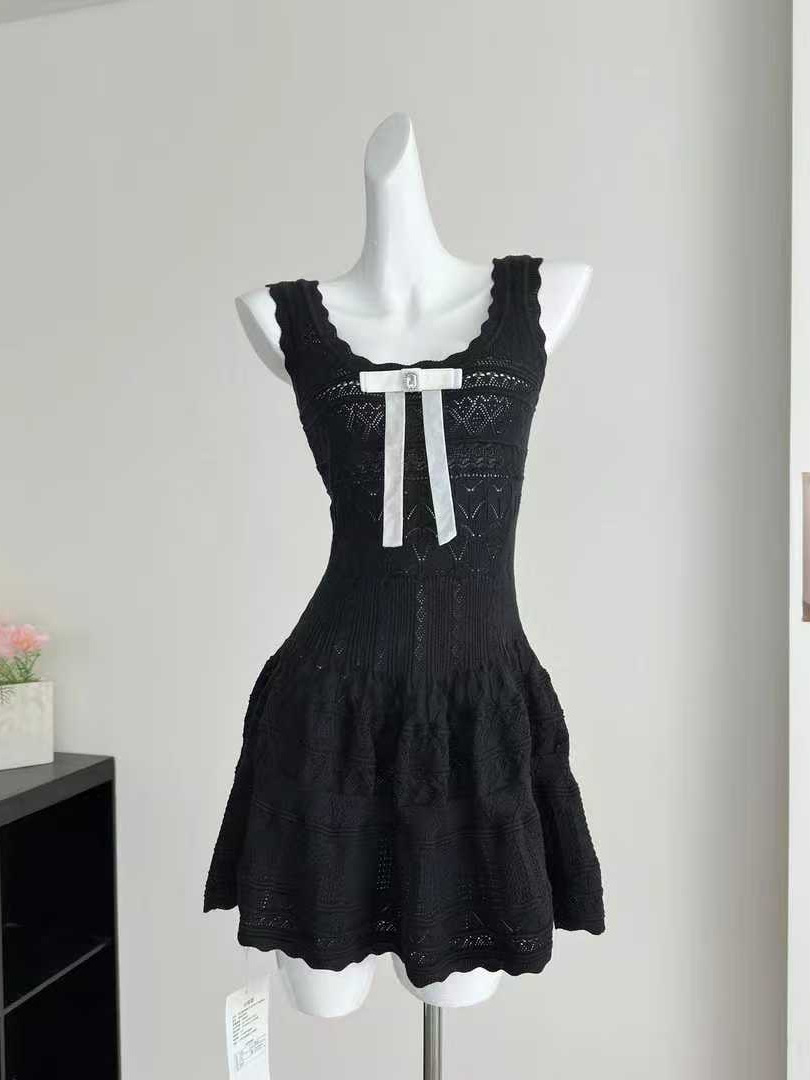 Sophisticated solid summer skirt with bow