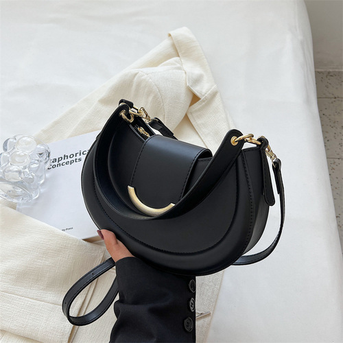 Stylish Korean Version Minority Underarm Bag 2024 New Simple Handheld Single Shoulder Bag Versatile Elegant Crossbody Commute Women