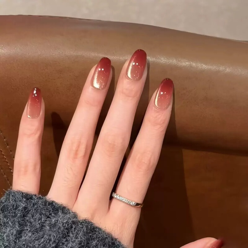 Handmade manicure with a simple and elegant style, brightening nail tips, black tea gradient, glass beads, cat-eye effect, detachable fake nails