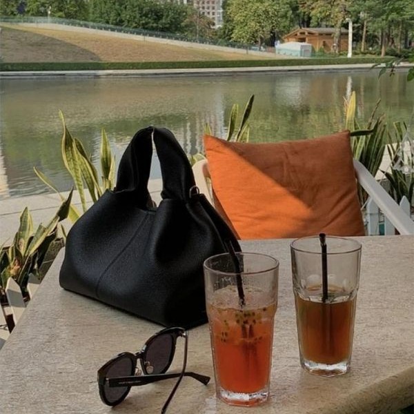 Design di nicchia per donna 2024 Nuova borsa a tracolla versatile a forma di raviolo Borsa a mano di alta gamma Borsa porta pranzo_voghion.com
