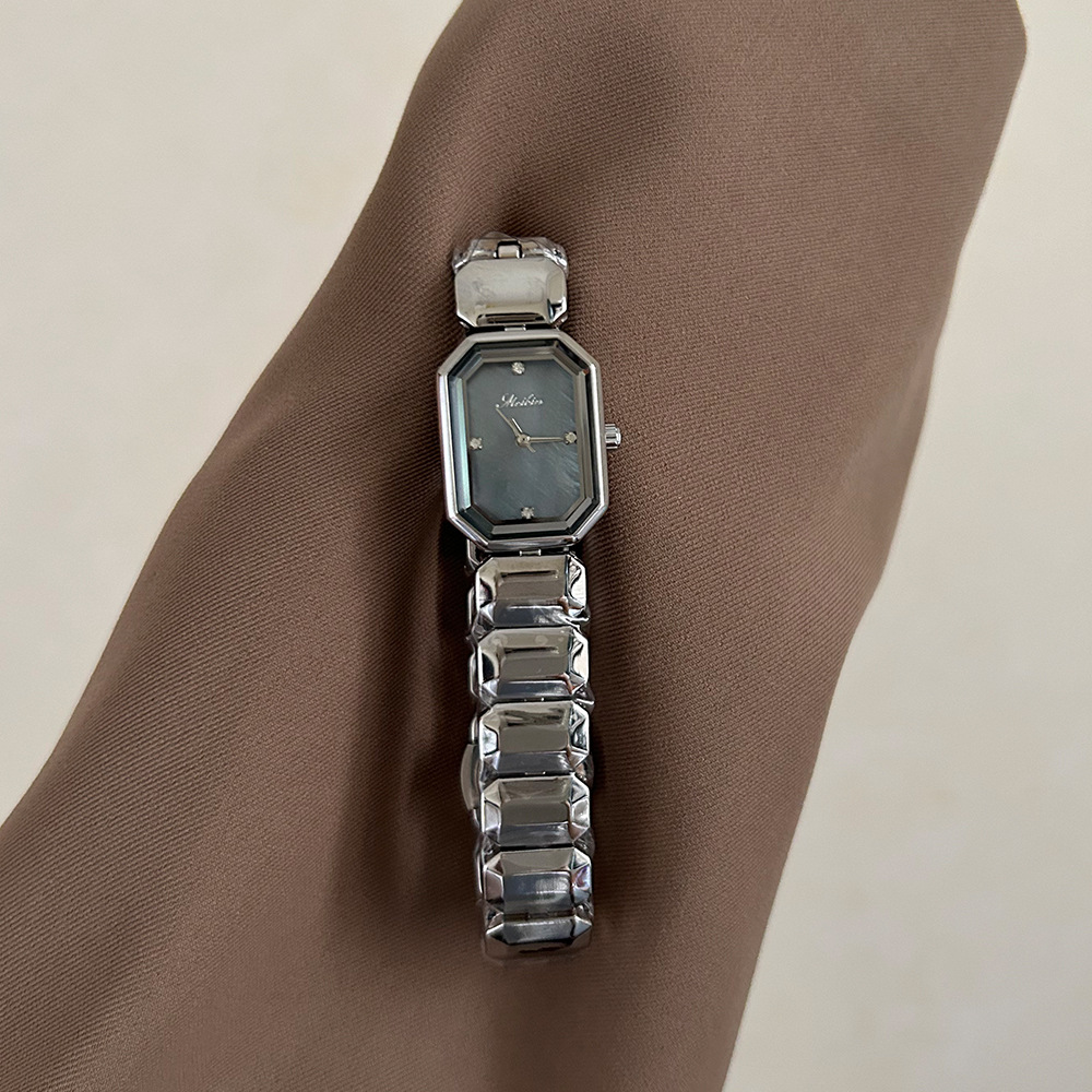 Nuovo orologio alla moda di alta qualità con cinturino in acciaio argentato e quadrante in madreperla a forma di cubo di zucchero_voghion.com