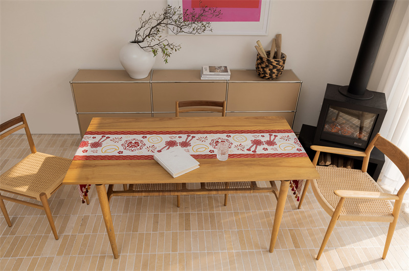 Decorative Festive Red Chinese Style Jacquard Table Runner Cover_voghion.com