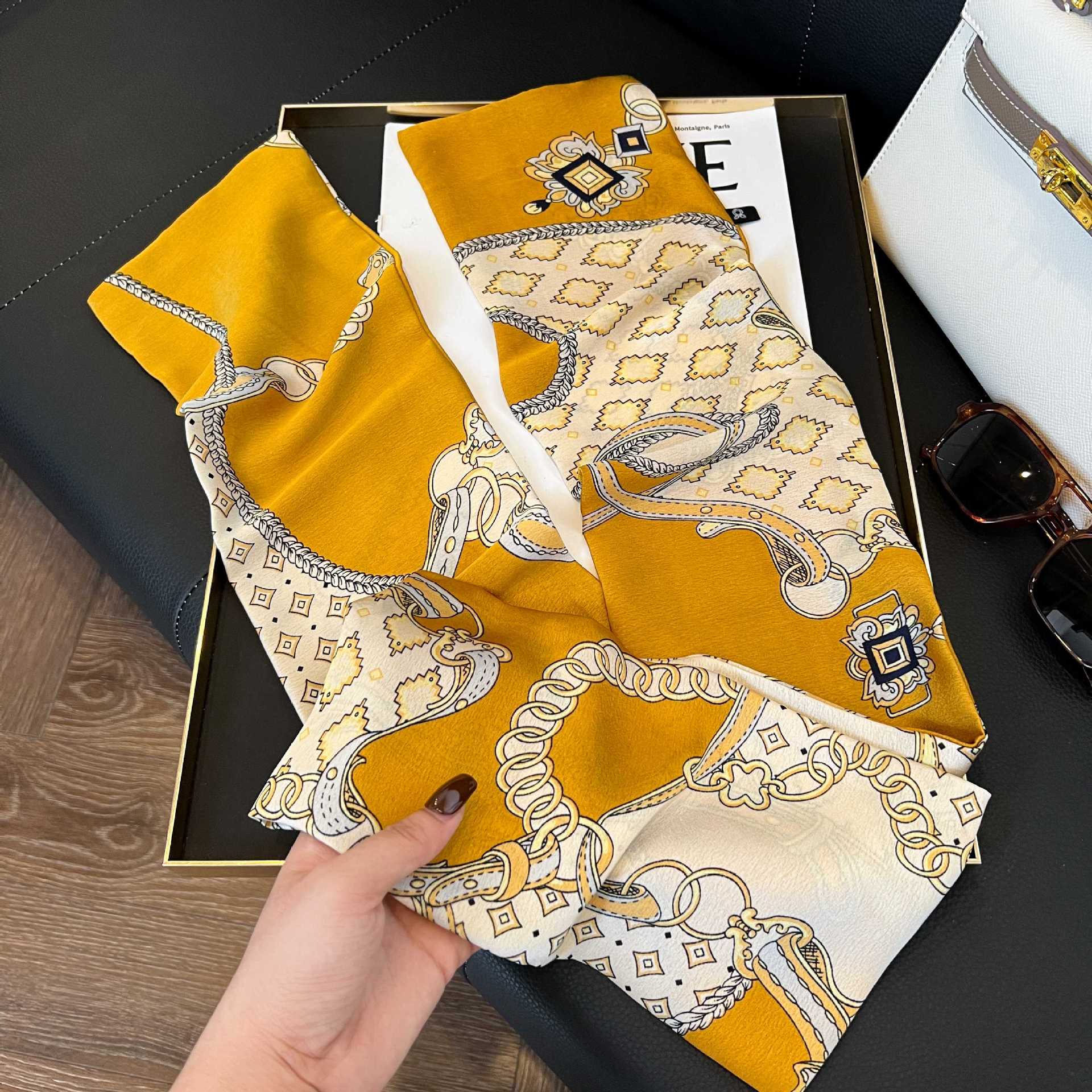 Nueva bufanda de seda pequeña banda larga estrecha para el cabello mujer estilo primavera y otoño moda madre bufanda estilo verano estilo fino serpentina bufanda al por mayor