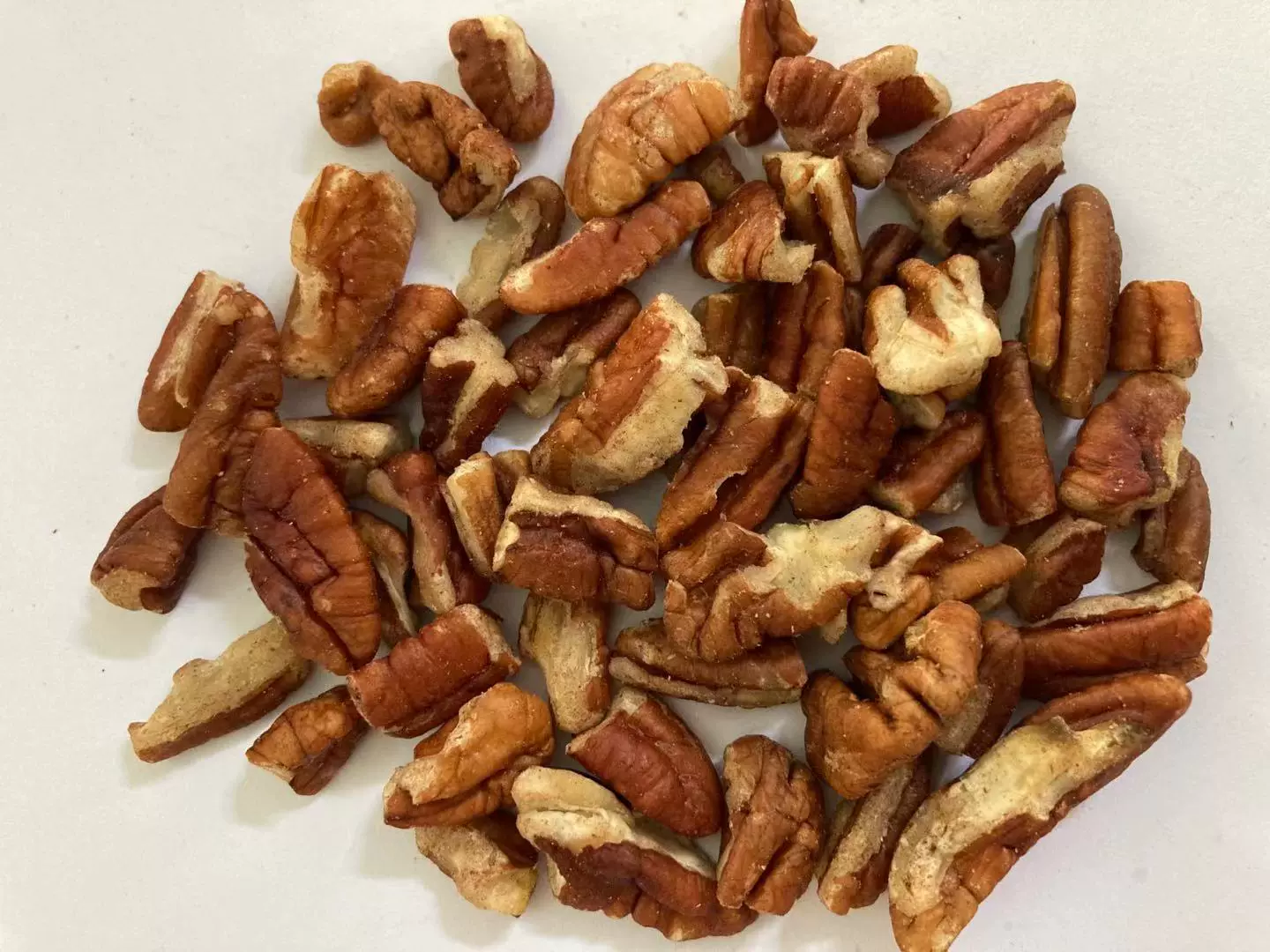 碧根果碎   10公斤一件   可按大小要求切碎