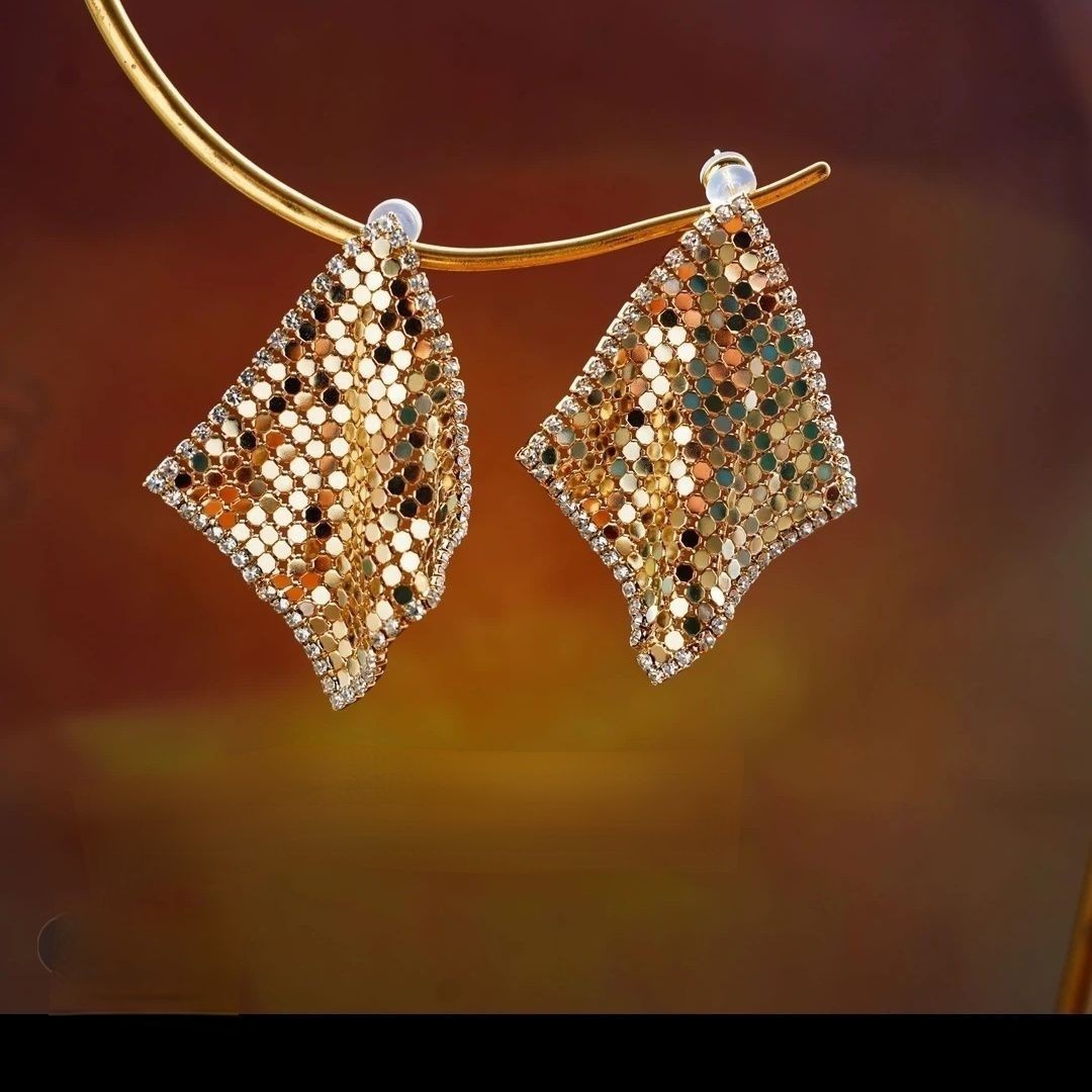 Fashionable sophisticated retro earrings with zircon with tassels