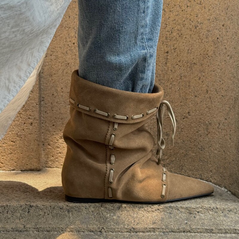 Sheepskin Version~Unique Pleated Pointed-Toe Western Cowboy Boots, Short Boots for Women, New Autumn and Winter Style, Wide Shaft, Hidden Heel, Mid-Calf Boots Sheepskin Version~Unique Pleated Pointed-Toe Western Cowboy Boots, Short Boots for Women, New Autumn and Winter Style, Wide Shaft, Hidden Heel, Mid-Calf Boots