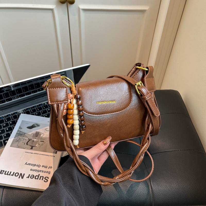 Bolsas de mujer transfronterizas retro de cuero suave de hombro brazo bolsas de invierno 2025 nuevo estilo de alta calidad de la mochila de viaje al trabajo