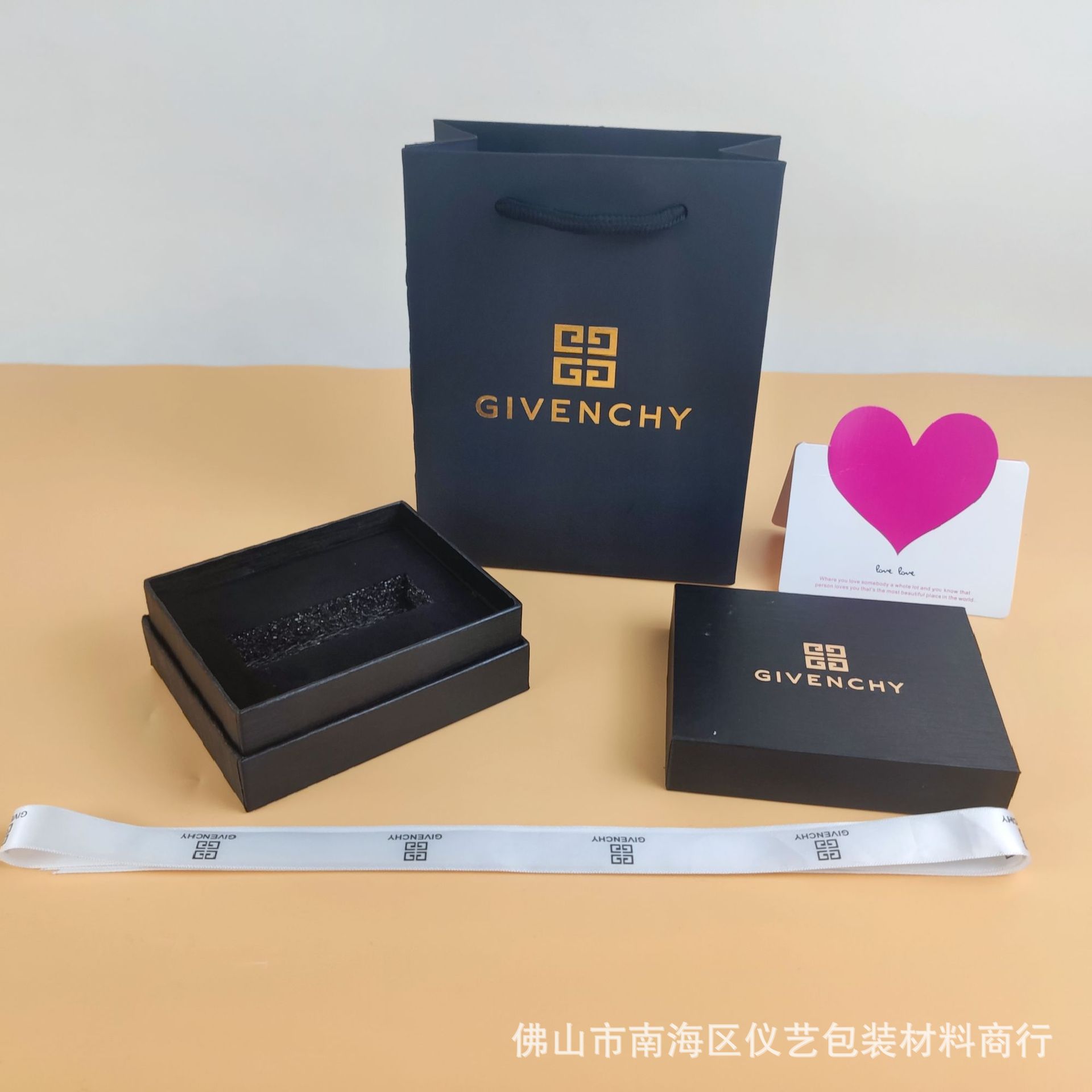 Kuroji Brahman Lipstick Box