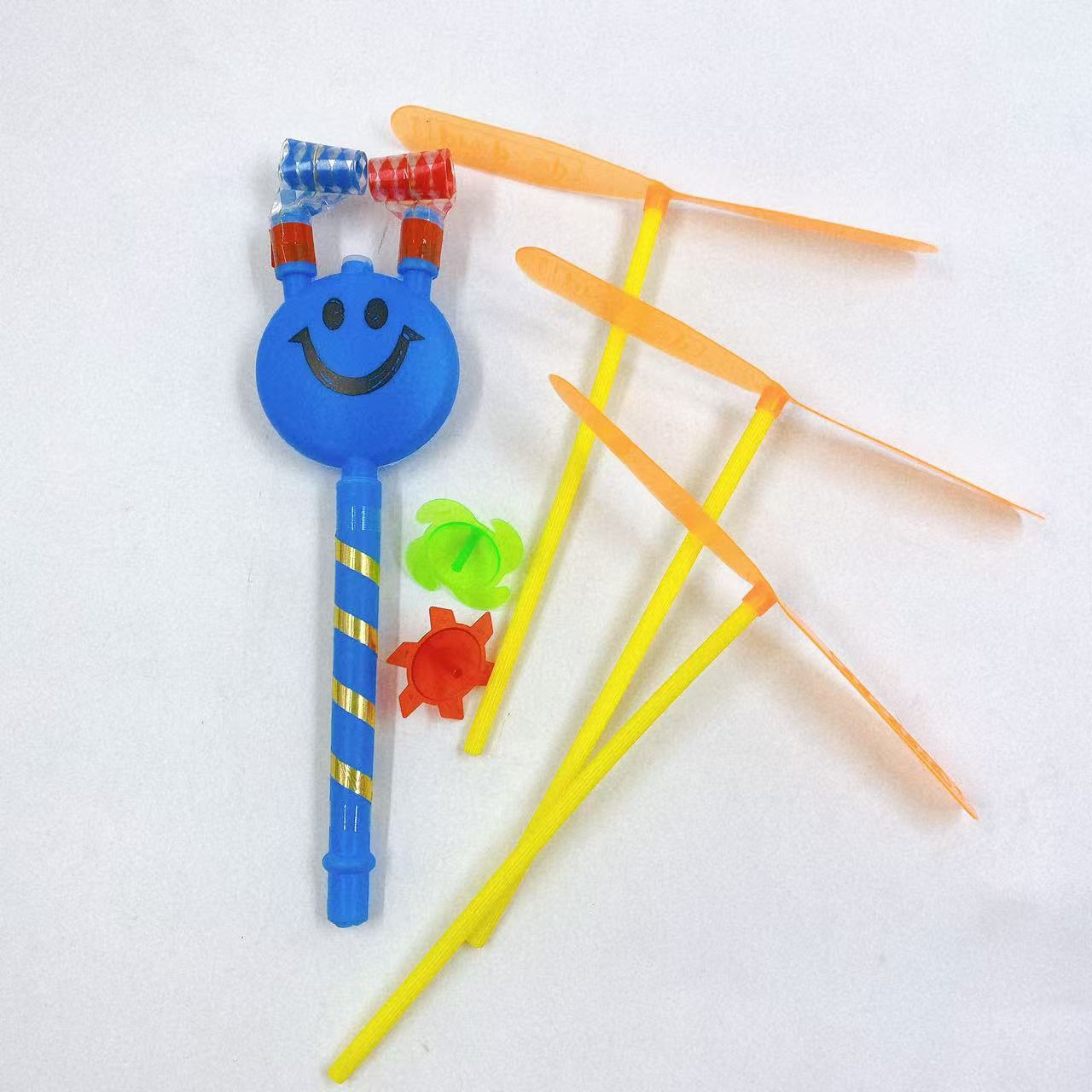 Juguetes para niños sonrientes dragones de bambú gran libélula pequeño conjunto de giroscopio atmósfera de fiesta de cumpleaños accesorios estand 2 yuanes