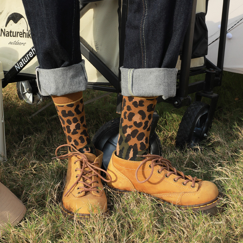 Autumn and Winter New Leopard Print Fashion Socks for Women, Outdoor Non-Slip, Anti-Odor, Colorful Trendy Socks, Mid-Calf Socks for Women