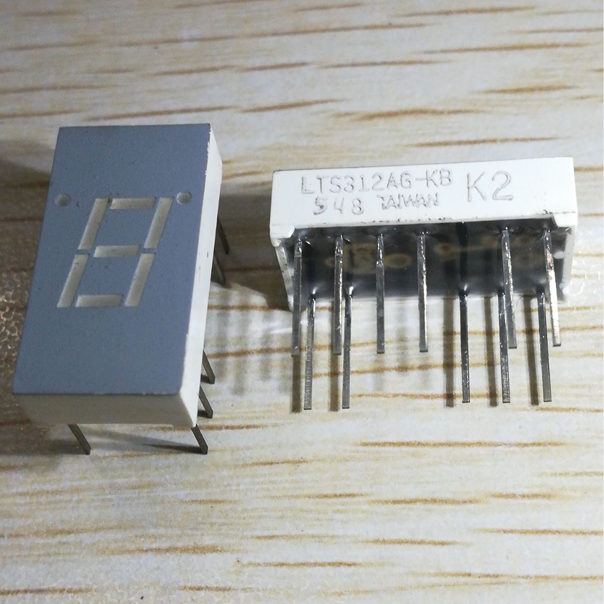 LTS312AG-KB LED数码管 数码管 11pin 11脚