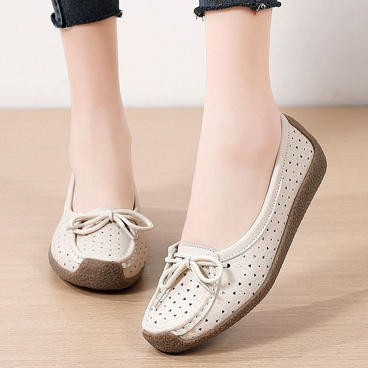 Zapatos de un pie Bean para mujeres 2026 nuevo verano hueco agujero respirable zapatos agujero antideslizantes con suela plana sandálias casuales