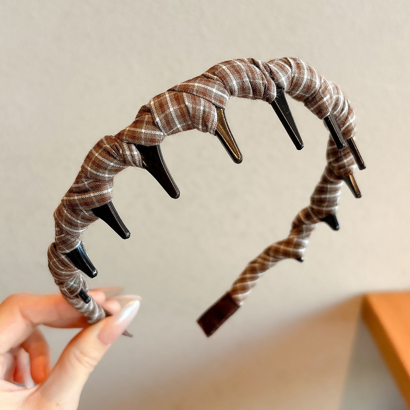 Diadema alta para mujer, nueva colección 2026, accesorio para el cabello estilo Chanel francés, elegante banda ancha para el cabello.