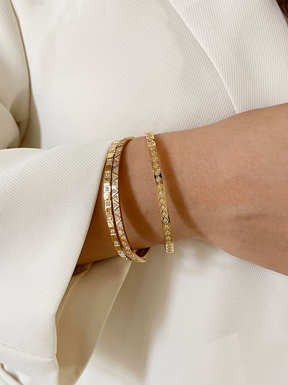 18g Weight Vacuum Plating Gold Plating Process Simple Style Circle 304 Stainless Steel 18K Gold Plated Zircon Bangle In Bulk