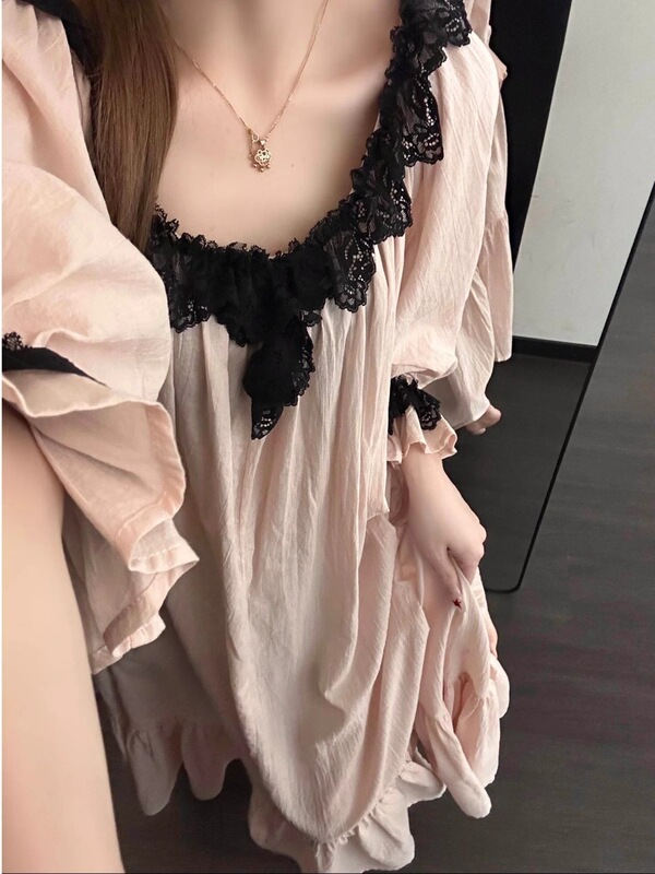 Luxurious black and pink contrast lace loose plus-size maternity cloud cotton nightgown, spring and autumn long-sleeve French court-style long dress Luxurious black and pink contrast lace loose plus-size maternity cloud cotton nightgown, spring and autumn long-sleeve French court-style long dress