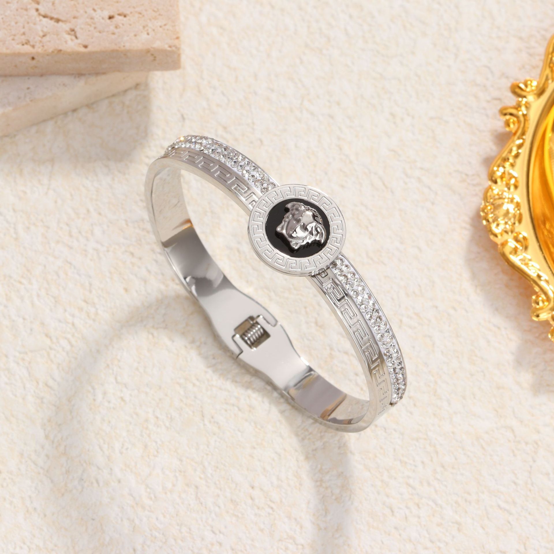 56 머드 다이아몬드 헤드 팔찌 스틸 컬러