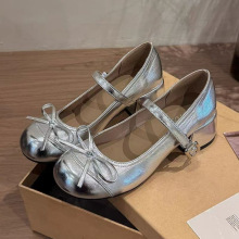 ��ʽ�͹ź����Y������ЬŮ2025�¿�ٴ�ָ��\�چ�Ь��ȹ��СƤЬ